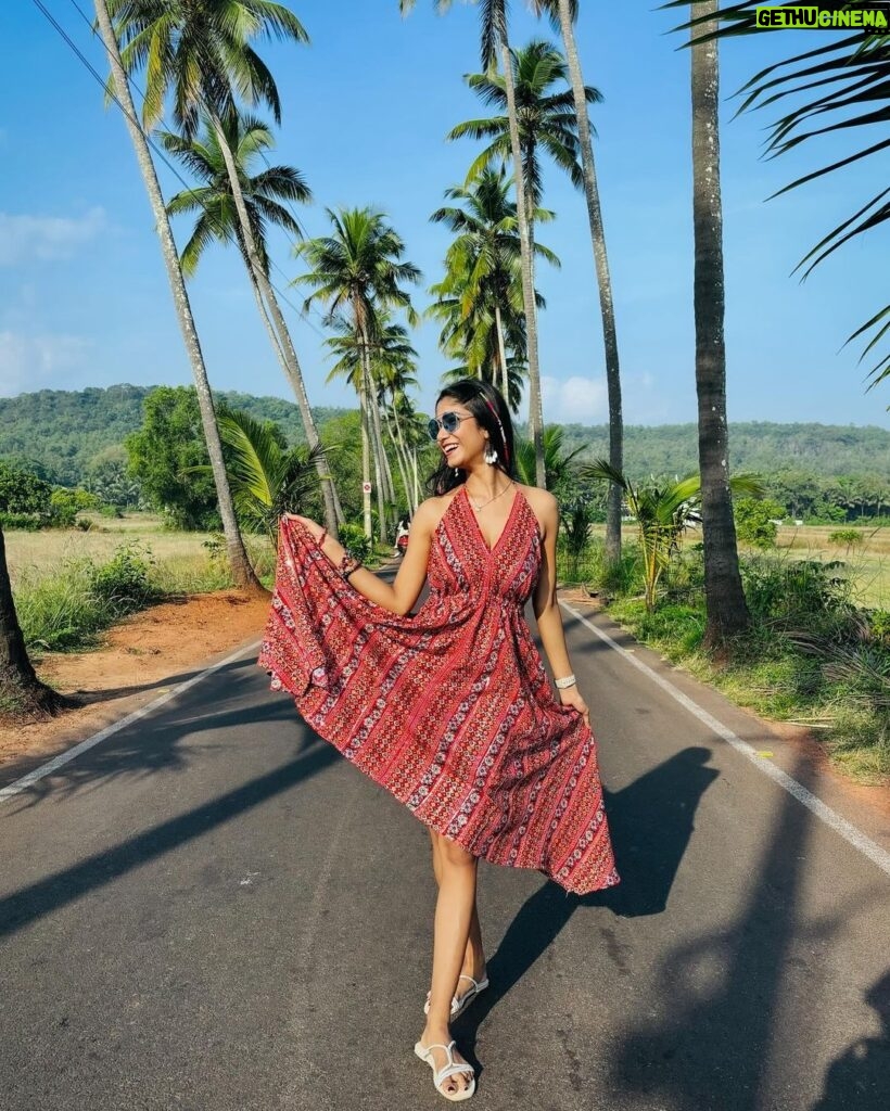 Somalin Parida Instagram - When you understand yourself well, then what others think of you doesn't matter. If you don't take charge of your own life, somebody else will.❤️🏝️ Parra Coucnut Tree Road