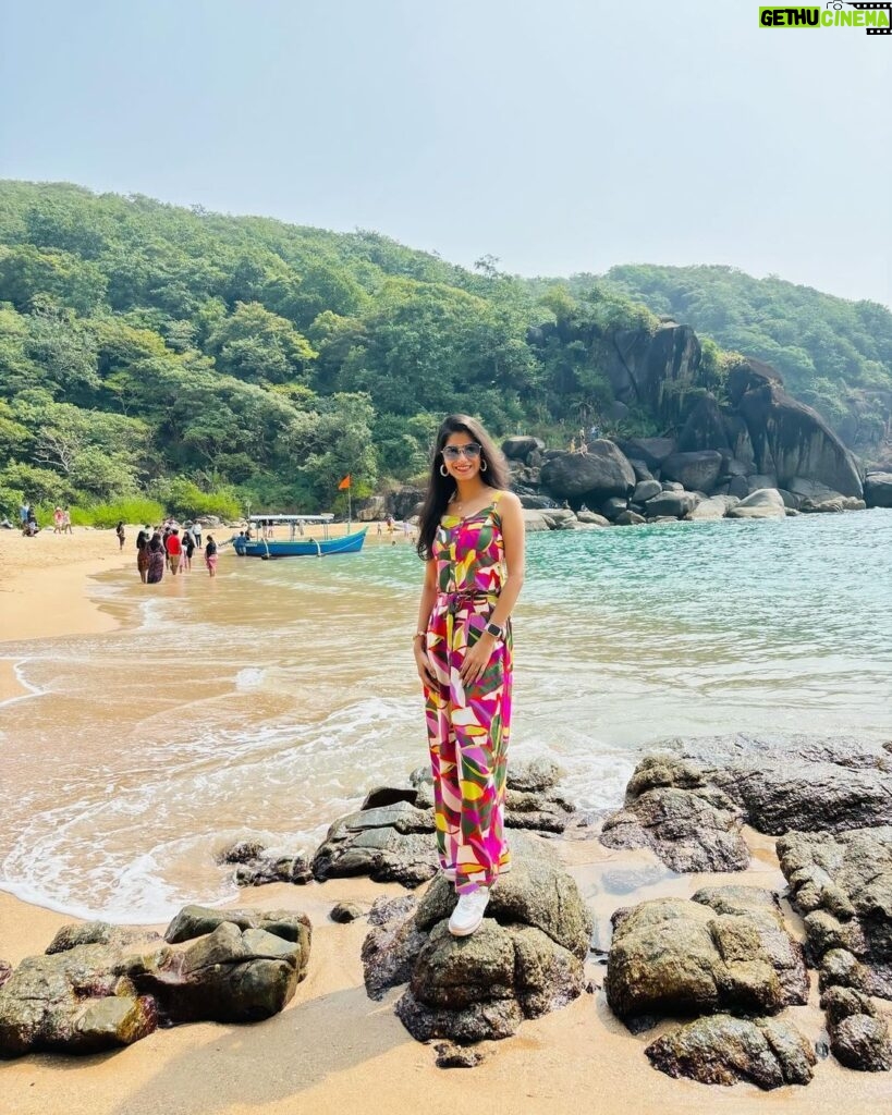 Somalin Parida Instagram - Much needed Sea time 🕰️🌊 Butterfly Beach, South Goa