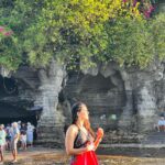 Sonalee Kulkarni Instagram – My new travelogue is on #balinesehinduism and #hindu temples of #bali 🙏🏻 Do you recognise any temples ? 

WATCH new Episode 🔗 LINK IN BIO 
don’t forget to subscribe! 

#sonaleekulkarni #marathimulgi #indonesia #bali #hindu #island #goagajah #saraswati #besakih #tanahlot #temples #balinese Ubud, Bali, Indonesia