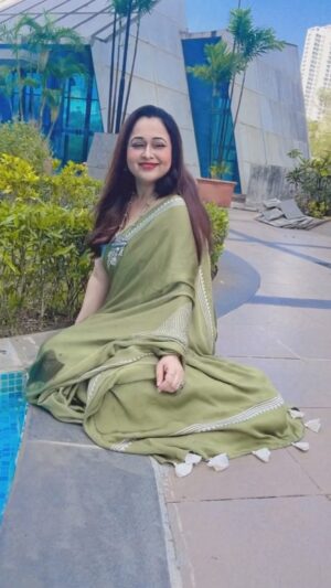 Sonalika Joshi Instagram - My favouriteeeeeeeeeeeeeeee GAZAL💕🤗.&my favourite saree😃🤗#gazals #feelings #emotions #najma #sheroshayari .#sareelove #saree #sareelover #sareefashion #sareefashion