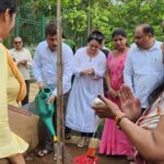 Sonalika Joshi Instagram - Trees are the Root of our Existence 🌴🌳🍀☘️🪴🌱🌿🎋.माननीय आमदार श्री अतुल भातखलकर आणि नगरसेविका श्रीमती सुरेखा पाटील हयांच्या उपस्थितीत.I m so grateful to them to invite me for such great cause 🙏🏻🤗🙏🏻.Spread awareness.#plants #tree #trees #plantation #awareness #savetheplanet .