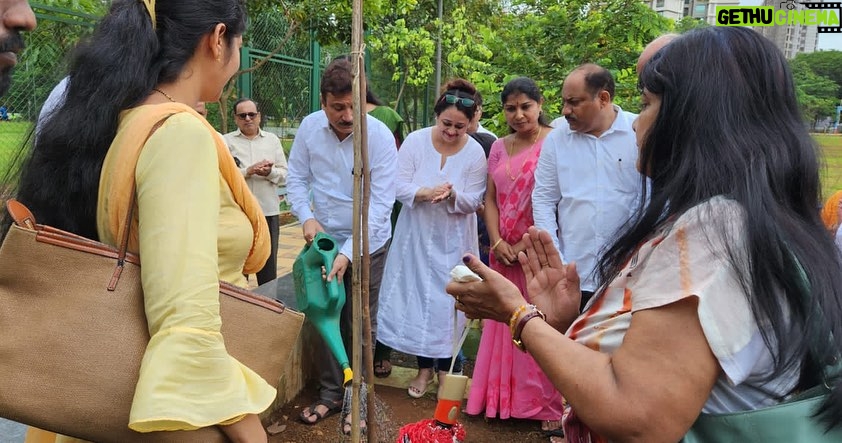 Sonalika Joshi Instagram - Trees are the Root of our Existence 🌴🌳🍀☘️🪴🌱🌿🎋.माननीय आमदार श्री अतुल भातखलकर आणि नगरसेविका श्रीमती सुरेखा पाटील हयांच्या उपस्थितीत.I m so grateful to them to invite me for such great cause 🙏🏻🤗🙏🏻.Spread awareness.#plants #tree #trees #plantation #awareness #savetheplanet .