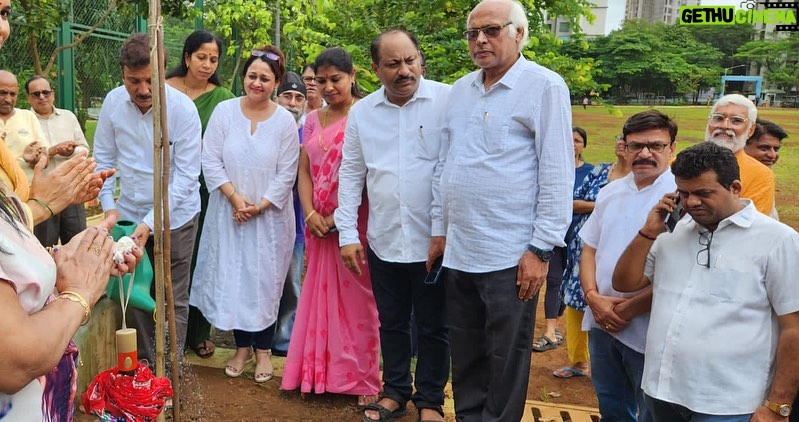 Sonalika Joshi Instagram - Trees are the Root of our Existence 🌴🌳🍀☘️🪴🌱🌿🎋.माननीय आमदार श्री अतुल भातखलकर आणि नगरसेविका श्रीमती सुरेखा पाटील हयांच्या उपस्थितीत.I m so grateful to them to invite me for such great cause 🙏🏻🤗🙏🏻.Spread awareness.#plants #tree #trees #plantation #awareness #savetheplanet .