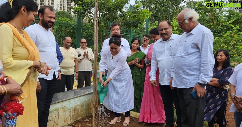 Sonalika Joshi Instagram - Trees are the Root of our Existence 🌴🌳🍀☘️🪴🌱🌿🎋.माननीय आमदार श्री अतुल भातखलकर आणि नगरसेविका श्रीमती सुरेखा पाटील हयांच्या उपस्थितीत.I m so grateful to them to invite me for such great cause 🙏🏻🤗🙏🏻.Spread awareness.#plants #tree #trees #plantation #awareness #savetheplanet .