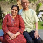 Sonalika Joshi Instagram – माझे आईबाबा आणि त्यांचा ५३ वर्षाचा एकत्र प्रवास 💃🤗,हा प्रवास असाच सुरू राहवा ही ईश्वर चरणी प्रार्थना🙏🏻🙏🏻🙏🏻.Happy marriage Anniversary Aai baba🥰🥰🎂💐🙏🏻🍨💕🤗