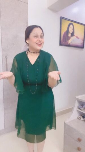 Sonalika Joshi Instagram - Spontaneous 🤔😃!!!!??
#trending #trendingreels #dance #dancereels #dancer #dancechallenge #explore #mainkoiaisageetgaoon #shahrukhkhan