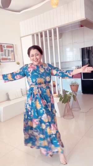 Sonalika Joshi Instagram - Dancing mood 💃😃.just tried to reach perfection 🙈🤗☺️
#instareels #instamood #instafashion #instalove 
#bollywood #bollywoodsongs #oldsongs #dance 
#dancereels #dancing #dancechallenge #dancevideo .
@mahesh_bokade @ritulivelovedance .