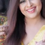 Sonalika Joshi Instagram - जानती हैं वो यही कहेंगे…☺️. What a lovely song “singaar ko rehne do”!! Beautifully sung by Shreya Ghoshal&wriitten by The Great Guljar ji .salute to them .salute to whole team who created. #singaarkorehnedo #guljar #shreyagoshal #romanticsongs #reelsinstagram #instagram .