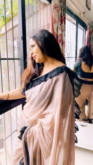 Sonalika Joshi Instagram - Love is eternal 💕…
#instagram #instareels #lovequotes #lovestory 
#oldsongs #devanandsongs #oldisgold #oldsongs .