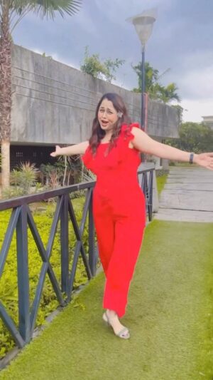 Sonalika Joshi Instagram - Fresh morning with so much love & gratitude 💕🙏🏻🤗.#morningroutine #morningvibes #loveyourself #loveislove #lovequotes #red . @mahesh_bokade .