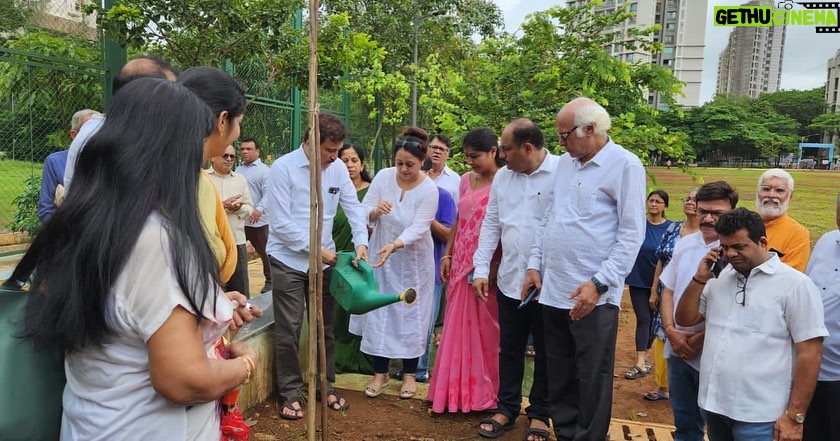 Sonalika Joshi Instagram - Trees are the Root of our Existence 🌴🌳🍀☘️🪴🌱🌿🎋.माननीय आमदार श्री अतुल भातखलकर आणि नगरसेविका श्रीमती सुरेखा पाटील हयांच्या उपस्थितीत.I m so grateful to them to invite me for such great cause 🙏🏻🤗🙏🏻.Spread awareness.#plants #tree #trees #plantation #awareness #savetheplanet .