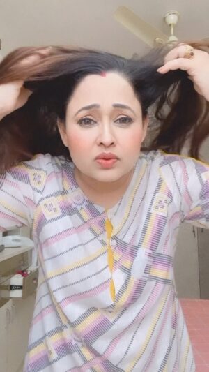 Sonalika Joshi Instagram - 👏🏻👏🏻👏🏻for them who created this 😃👌.#trendingreels #reelsindia #funnyvideos #creative #creativity #instafun