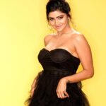 Soniya Bansal Instagram - Life is like riding a bicycle. To keep your balance, you must keep moving. @DabbooRatnani @ManishaDRatnani @godoxindiaofficial @dabbooratnanistudio @kapoormohit888 @makeup_asfaque