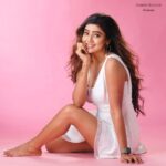 Soniya Bansal Instagram - Glamours @soniyaofficial123 Photography @dabbooratnani Exclusively styled by @kapoormohit888 Hair & makeup @makeup_asfaque #soniyabansal #soniyabansal Mumbai, Maharashtra