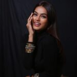 Sonyaa Ayodhya Instagram - Need you like a vacay 😁 Photo @bbhupi25 Lashes @flibbertigibbetbeautty Dentist @dr.noureenhemani 😁 #photoshoot #love #lashes #healing #healthylifestyle #love #mood #likesforlike