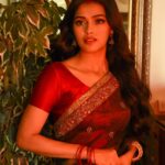 Sonyaa Ayodhya Instagram - Remember it’s all an illusion.. that’s not real. ⭐️ Lashes : boo boo @flibbertigibbetbeautty . . . #desi #red #saree #mood #likes #love #beauty #eyelashes