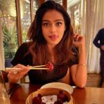 Sonyaa Ayodhya Instagram - Are you a momosexual? Swipe right 🥟 #momosexual 🤪