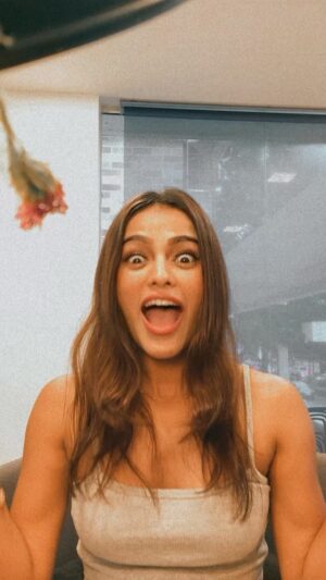 Sonyaa Ayodhya Instagram - Let’s transform our belle @sonyaaayodhya with @nishhair side patches as this is all the volume she needed.

#nishhair #hairextensionsindia