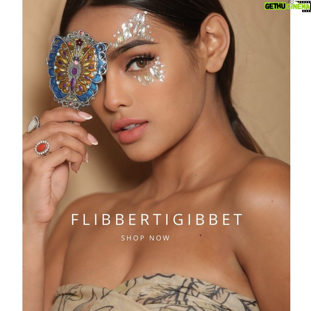 Sonyaa Ayodhya Instagram - Check out our new updated website @flibbertigibbetbeautty (link in bio) . . . #Eyelashes #bestEyelashes #mood #beauty #love #likes #beauty #celebstyle #thebest #beauty #mua #makeupartist #makeupandhair