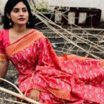Sradha Panigrahi Instagram - Everything seems beautiful when you are in LOVE ❤️ . . Wearing @_aditri_sarees 📸 @trilochan_vicky . . #sradha #sradhapanigrahi #photography #mobilephotography #photo #photooftheday #saree #sareelove #sareefashion #sareeaddict #odia #odisha #influencer #fashion #fashionblogger