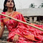 Sradha Panigrahi Instagram - Everything seems beautiful when you are in LOVE ❤️ . . Wearing @_aditri_sarees 📸 @trilochan_vicky . . #sradha #sradhapanigrahi #photography #mobilephotography #photo #photooftheday #saree #sareelove #sareefashion #sareeaddict #odia #odisha #influencer #fashion #fashionblogger
