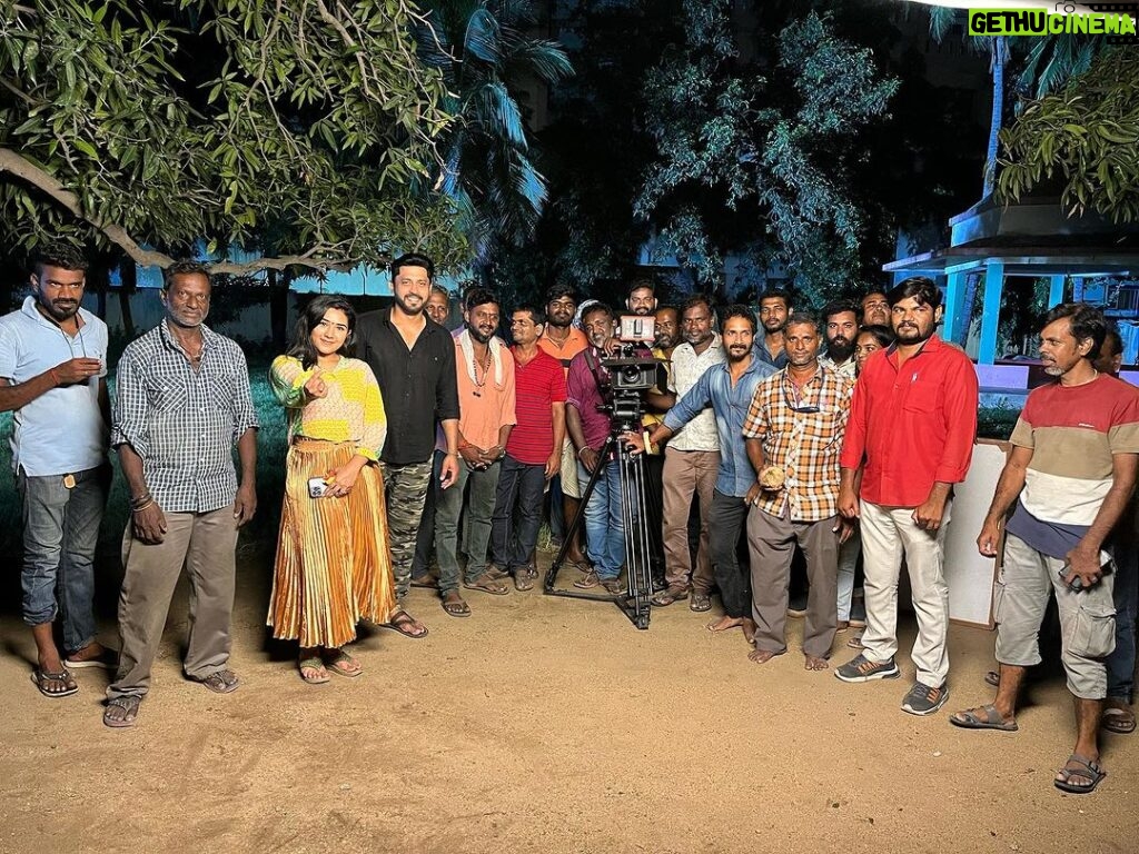 Sree Nithi Instagram - Felt so great and happy with team #deivamthandhapoove Thank you @zeetamizh for #vinay and thank you everyone who watched and supported #deivamthandhapoove 😍😍😍 So much of fun with co actors and technicians @the_real_sreenithi @preetha_suresh21 @ajaibharat_offl @deepa15081990 @m.krish03 @sasha.safa77 @saathvik_dev ✨✨🥰🥰🥰 Chennai, India