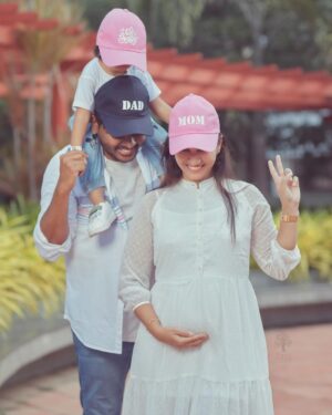 Sridevi Ashok Instagram - We can’t wait to meet our new addition .
Sometimes you pray for a miracle, and God gives you two(Sitara and baby)
@ashok_chintala @sitara_chintala 

Photography: @rootzstudios 

#srideviashok #momtobe #pregnancyannouncement