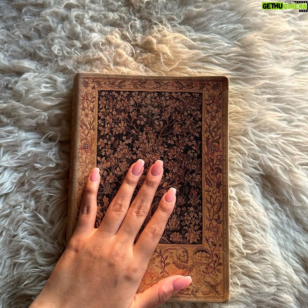 Suhana Khan Instagram - Tuesday Inspiration ❤️