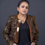 Suma Kanakala Instagram - Friday: The golden gateway to the weekend has arrived! Mine will be a working weekend asusual. ✨ Styled by @stylebyannapurna Style Team @i.deekshasetti Makeup @emraanartistry Hair @chinnisrinu_stylist Photography @valmikiramuphotography #sumakanakala #suma #anchorsuma #anchorsumakanakala #kanakalasuma #friyay #fridayvibes