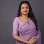 Suma Kanakala Instagram - The harder you work for something, the greater you'll feel when you achieve it. 💜 Styled by @stylebyannapurna Collaboration with Outfit @houseofmudrika Jewellery @alluringaccessories.a2 Makeup @madhu_derangula Hair @thrinath_nambara_ Photography @valmikiramuphotography #sumakanakala #suma #anchorsuma #anchorsumakanakala #kanakalasuma #thursdaythoughts #thursday