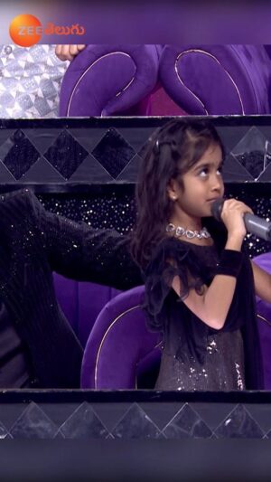 Suma Kanakala Instagram - Harini Papa Rocks💥💥 Sumakka Shocks🤣🤣

#FamilyNo1 #ZeeOnTheGoReels 

@mahishivan9_official @mahishivan9_official @princessharini_official @kanakalasuma