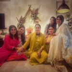 Sumona Chakravarti Instagram - 🌺🌼🌸Ganpati Bappa Morya🌸🌼🌺 #indianfestival #ganeshchaturthi #ganpatibappamorya #lalbaughcharaja