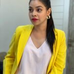 Sumona Chakravarti Instagram - Adding some colour to the grid 💛 🌻🐝🌼🍋🧀🌕🍯🎗️⭐️