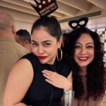 Sumona Chakravarti Instagram - Saturday night it was 😈👻💀 @urvashidholakia @taranaraja Thank you both of you for being a part of my life. Now & forever. Love you to the stars n back 🥂 🍾 ♥️🫶🏼