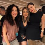 Sumona Chakravarti Instagram - Saturday night it was 😈👻💀 @urvashidholakia @taranaraja Thank you both of you for being a part of my life. Now & forever. Love you to the stars n back 🥂 🍾 ♥️🫶🏼
