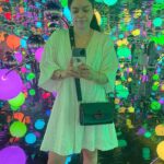 Sumona Chakravarti Instagram – The weekend Dump! 

2 very cool exhibits at the @nmacc.india
 Infinity mirror & toilet paper show. 
N old friends decided to visit bbay this weekend too! 
♥️😃🥰🌸