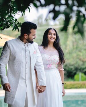 Surabhi Santosh Instagram - Ever Ours 🤍 🎶 
@pranavchandranofficial 

.
.
.

Photography @sk_abhijith 
Lehenga @iktara.in
