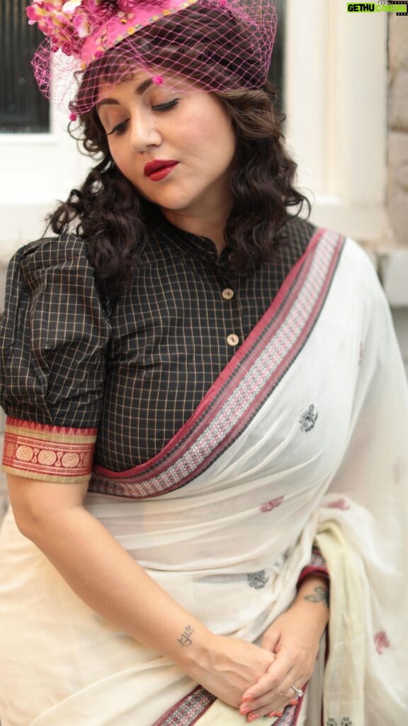 Swastika Mukherjee Instagram - This saree is as beautiful as the music. No words. In frame: @swastikamukherjee13 Managed by @lipstickler Styled by @rishabhad Make up: @prosenjit4867 Hair : @mallicknita.bigbi Video by @reels_wala_bhaiya_ji Kolkata