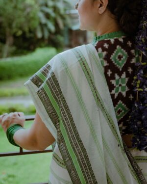 Swastika Mukherjee Instagram - নৈবেদ্য

শিউলী ফুল, চোখ কানাকানি সকাল হাতে হাত ছুঁইয়ে দেওয়ার ফাঁকে মায়ের শাড়িতে দেবীরূপে আগমন মেয়ের। নীলকন্ঠ থেকে যায় প্রতি মণ্ডপের আনাচে কানাচে। নৈবেদ্য মায়ের পায়ে…

Styling : @rishabhad 
Brand: @parama_g 
Make up @prosenjit4867 
Swastika managed by @lipstickler 
And debi @swastikamukherjee13