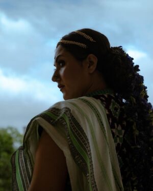 Swastika Mukherjee Instagram - নৈবেদ্য

শিউলী ফুল, চোখ কানাকানি সকাল হাতে হাত ছুঁইয়ে দেওয়ার ফাঁকে মায়ের শাড়িতে দেবীরূপে আগমন মেয়ের। নীলকন্ঠ থেকে যায় প্রতি মণ্ডপের আনাচে কানাচে। নৈবেদ্য মায়ের পায়ে…

Styling : @rishabhad 
Brand: @parama_g 
Make up @prosenjit4867 
Swastika managed by @lipstickler 
And debi @swastikamukherjee13