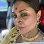 Swastika Mukherjee Instagram - Shubho Saptami shobai ke. For the love of Jawba-phool 🌺🌺 Full shajuguju coming later… #happypujo