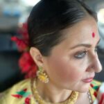 Swastika Mukherjee Instagram - Shubho Saptami shobai ke. For the love of Jawba-phool 🌺🌺 Full shajuguju coming later… #happypujo