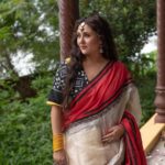 Swastika Mukherjee Instagram - The saree from where it all started. The saree that couldn’t be salvaged and we tried making a new one. That’s how the journey of making Swastika’s mother’s sarees started. And this one is something we are thrilled beyond words to have recreated. Tussur with Cotton Borders. The idea is to save the borders from sweating. This is the star saree out of the ten sarees we recreated from Mashi’s wardrobe. Last, but never the least. @swastikamukherjee13 photographed by @aritrakabir Styled by @rishabhad Managed by @lipstickler Make up @prosenjit4867 Hair : @mallicknita.bigbi Thank you @manishgolder for the venue suggestion ❤️