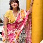 Swastika Mukherjee Instagram – A bright and happy day just like my saree 🌸💛 
.
Saree @bohurupi_santiniketan 
Blouse @parama_g Bunaphile