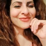 Tannaz Irani Instagram - Yup nobody has the time today to sit with you and help you to ease out of your pain. Everything is temporary. And when you find yourself in this emotional need, don't feel bad if your near and dear ones can't help you or choose not to. Seek help from your trusted friend or a professional. It's just a speed breaker not a dead end. Have a truly Terrific Tuesday #tuesdaythoughts #tuesdaymotivation #smile😊 #lifeisbeautiful #lifecoachingworks #lifelessons #tannazirani #lifecoachtannazirani #mindsetmatters #grace
