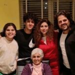 Tannaz Irani Instagram - IRANI KHANDAN Naam hi kaafhi hai... #bhakhtyarirani #madiranis #buckyntee #weekendvibes #happiness #family