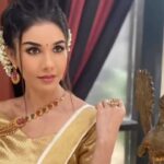 Tanu Khan Instagram - This #song has my “❤️” #itsavibe #songlove #staystill #vibe #outfitlove #instareel #tanukhan #saree #style #desigirl #reelindia #treditional #desilook #currentfavorite #everglow #woteremereishqka