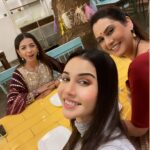 Tanu Khan Instagram - Very Happy Diwali 🪔 May this festival bring immense light, colours, peace, health, wealth & success in all of our lives. Stay blessed ✨🙏🏻🤗🥳♥️ #diwalivibes #happydiwali #diwaliwithfriends #happiness #festivevibes #instapic Fable Cafe and Bar