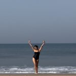 Tanvi Malhara Instagram - Kuch nahi bass followers kam ho rahe the😂 #lol #jk #beach #beachgirl #waterbaby #tanvimalhara #goa #throwback