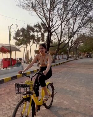 Tanvi Malhara Instagram - Living the island life 🏝️ ☀️🌊 🤍